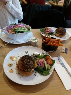 Lunch: burgers and the jackfruit dish at Waku Waku in Utrecht
