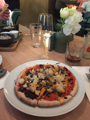 Cauliflower pizza at Waku Waku in Utrecht