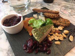 Kaasplankje at Waku Waku in Utrecht