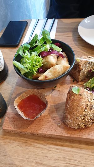 Tapas plater - multigrain bread, samosas at Waku Waku in Utrecht