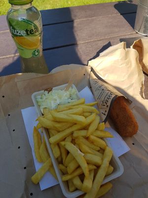 Vegan patat speciaal en kroket at De Eekhoorn in Rotterdam