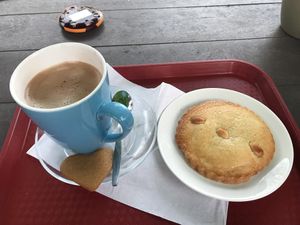 Vegan hot chocolate and vegan gevulde koek at De Eekhoorn in Rotterdam
