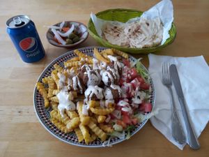Falafelteller mit Pommes at Falafel 1001 in Duisburg