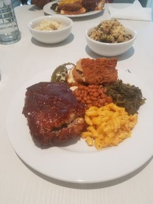 Fried chicken, BBQ ribs, Mac & cheese, greens and baked beans. Juneteenth special menu at Da Munchies in Dallas