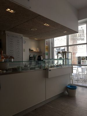 The counter  at Gelato Davvero in Belem