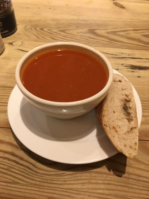 Domates çorbası at Le Pain Quotidien in Istanbul