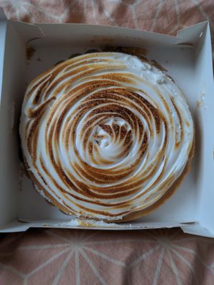 Lemon cake at Succulente Patisserie Végétale in Brussels