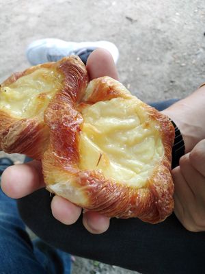 Lunette à la vanille at Succulente Patisserie Végétale in Brussels