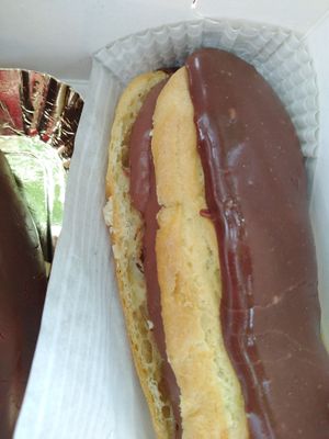Éclair au chocolat at Succulente Patisserie Végétale in Brussels