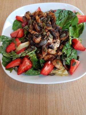 Salad with fried champignons and fresh fruits! 😃 at Alge in Heidelberg