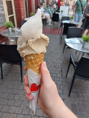 Vegan hazelnut and banana at Eiscafe Puro in Heidelberg