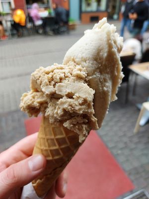 Hazelnut and banana at Eiscafe Puro in Heidelberg