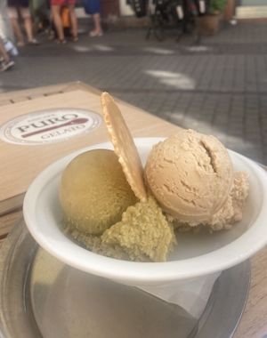 Pistazie und Haselnuss   at Eiscafe Puro in Heidelberg