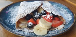 White chocolate with blueberries, strawberries and bannana at Creperie de Mari in Oslo