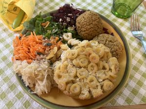 Vegan tris: salad, chickpea burger and pasta  at Vegan e Veg in Messina