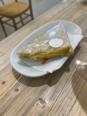 Tramezzino con hummus e zucchine  at Contrà del Sole in Bassano Del Grappa