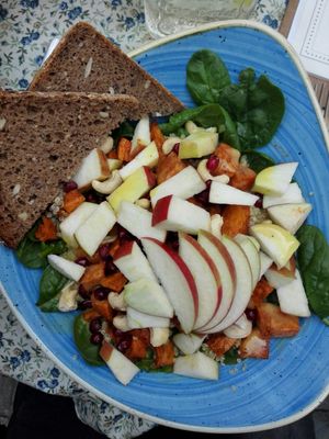 Vegan quinoa salad at Stadtproviant in Bamberg