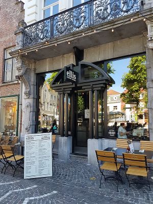 front terrace at Ellis Gourmet Burger in Bruges