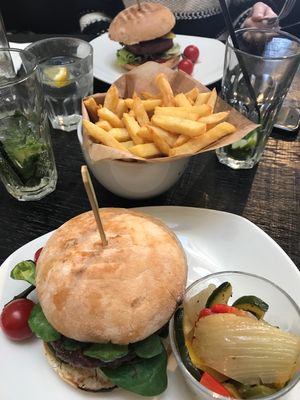 Luch  at Ellis Gourmet Burger in Bruges