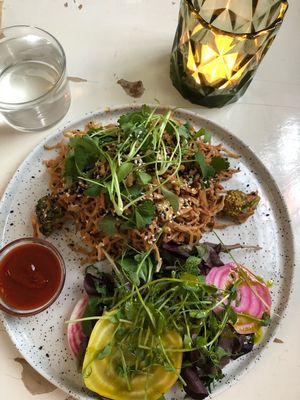 Semiraw noodle wook (gf) at Open New Doors in Mjolby