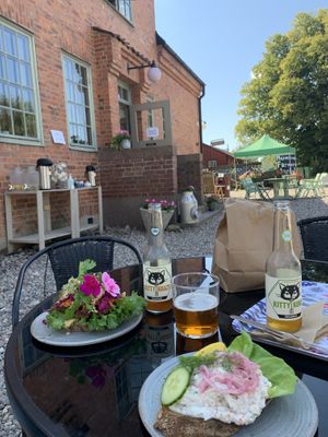 “A f*cking awesome sandwich” and “Skagenmacka" at Open New Doors in Mjolby