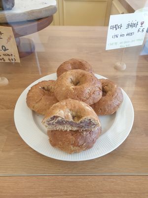 red bean at Guru Cake in Seoul