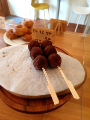 choco ball at Guru Cake in Seoul