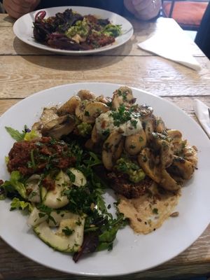 Sunday brunch. Garlic mushrooms....and the rest. Ready to 💥 at Leafy Greens & Co in Warrenpoint