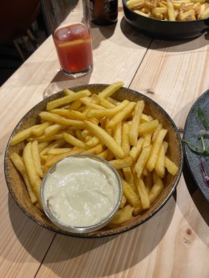 Classic fries with vegan mayo at Grill 69 in Dortmund