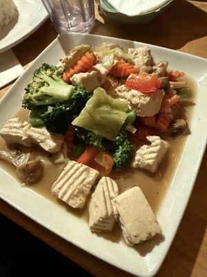 Tofu w veg  at Cozy Thai in State College
