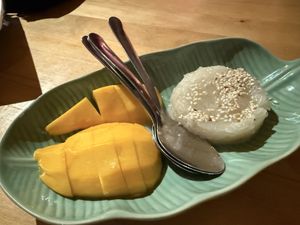 khao nee-ow mamuang  at Cozy Thai in State College