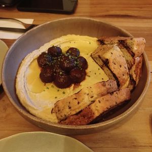 Humus de garbanzos at KAIME in Medellin