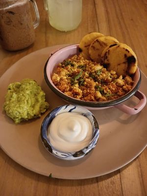 Desayuno colombiano, 10/10
Imitación de huevos pericos, arepas, queso crema de almendras y guacamole at KAIME in Medellin
