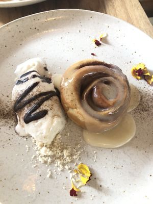 Roll de canela at KAIME in Medellin