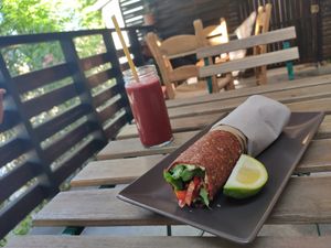 Raw sandwich and juice at NektaR in Crete
