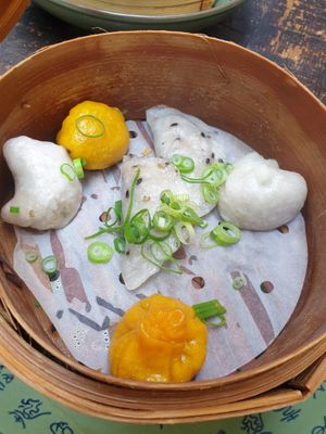 Vegan veggies starter comes with 6 pieces at Boa-Bao in Lisbon