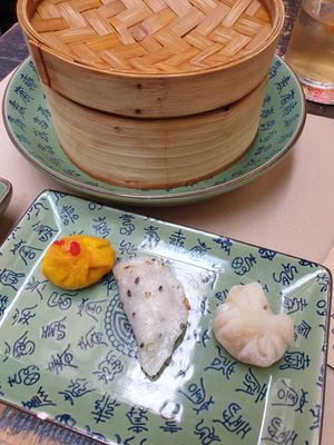 Vegan starter comes with 2x of 3 different types at Boa-Bao in Lisbon