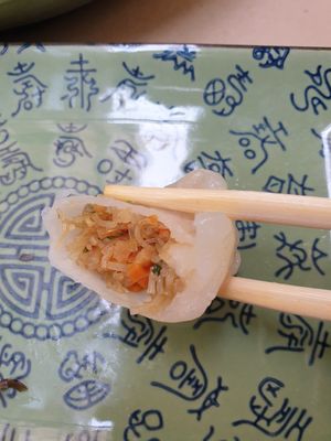 Starter filled with noodles, carrots, spring onions at Boa-Bao in Lisbon