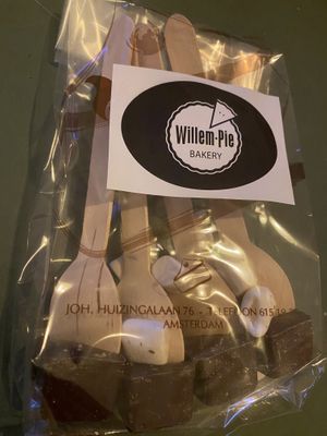 Chocolade melk lepels at Willem-Pie Bakery in Amsterdam
