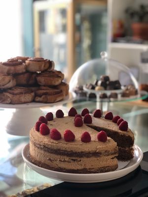 Dirty Chai cake, cinnamon rolls and chocolates 😍♥️ All Vegan!!! at Willem-Pie Bakery in Amsterdam