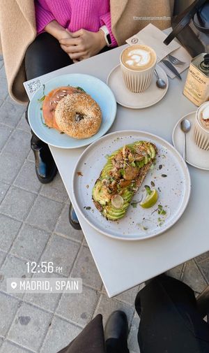 El bagel es de salmón at Religion Coffee in Madrid