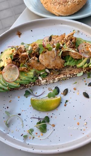 Avo toast con Heura at Religion Coffee in Madrid