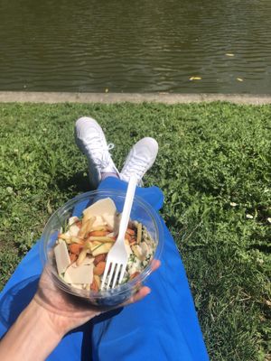 Lunch salad at Wild & The Moon - Amelot in Paris