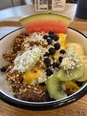 Glow Bowl  at Wild & The Moon - Amelot in Paris