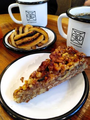 Walnut tart + Babka + Coffee at Wild & The Moon - Amelot in Paris