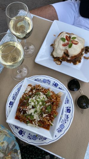 Pasta with tomato sauce and vegan meatballs, vegan lasagna  at Sabores de Sandra in Mallorca