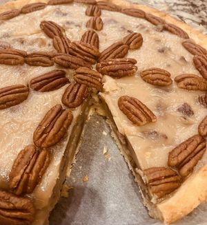 Pecan Pie with coconut milk and maple syrup. Gluten free, vegan and free from refined sugar 🌱 at Sabores de Sandra in Mallorca