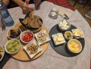 Cheese board (HUGE! For 4 people at least) at Sabores de Sandra in Mallorca