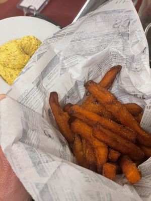 Sweet potato fries with homemade aioli  at Sabores de Sandra in Mallorca