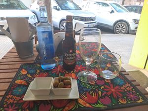Drinks and olives at Sabores de Sandra in Mallorca